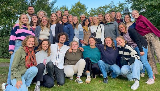 Gruppenfoto: 24 junge Erwachsene sind in den vergangenen Wochen von ihrem Freiwilligendienst im Ausland über das Bistum Münster zurückgekehrt.